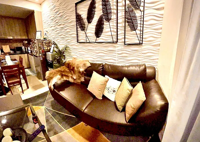 Apartment Urban Oasis: Prime With Airport Convenience