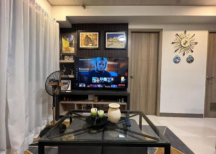 Urban Oasis: Prime With Airport Convenience Apartment