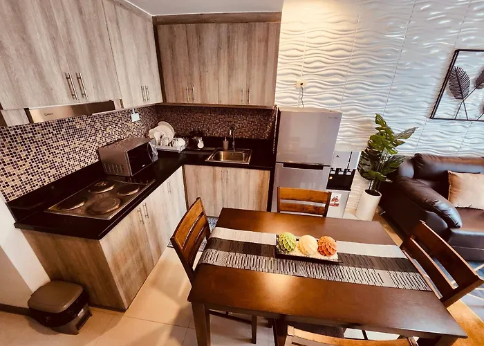 Urban Oasis: Prime With Airport Convenience *