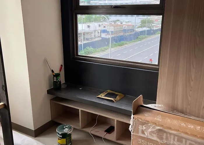 Urban Oasis: Prime With Airport Convenience Apartment
