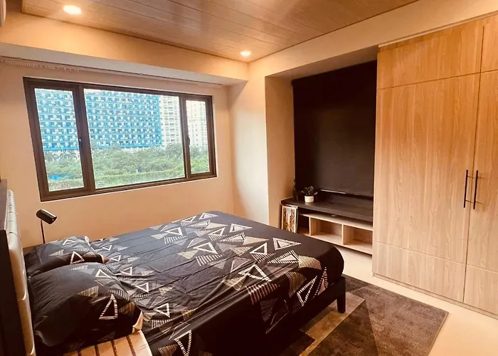 Urban Oasis: Prime With Airport Convenience *