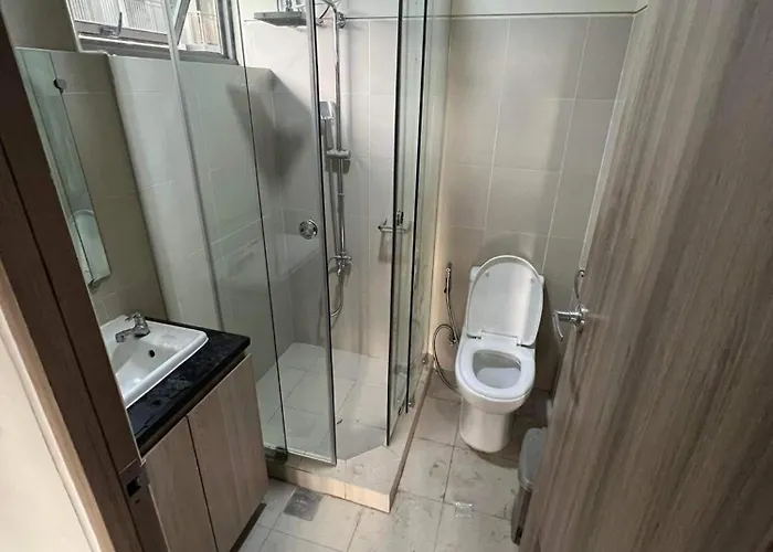 Urban Oasis: Prime With Airport Convenience Apartment