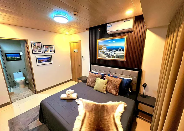 Urban Oasis: Prime With Airport Convenience