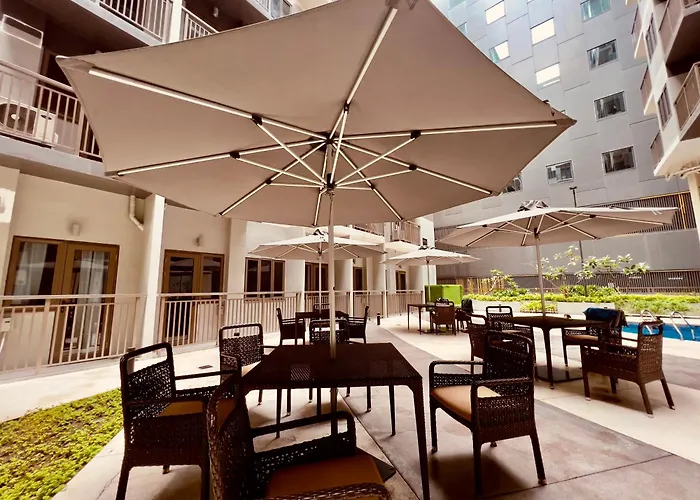 Urban Oasis: Prime With Airport Convenience * Manila