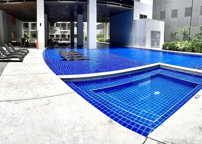 Urban Oasis: Prime With Airport Convenience